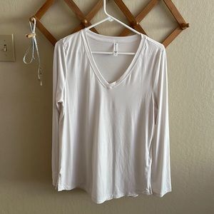 Athleta white long sleeve tee shirt.